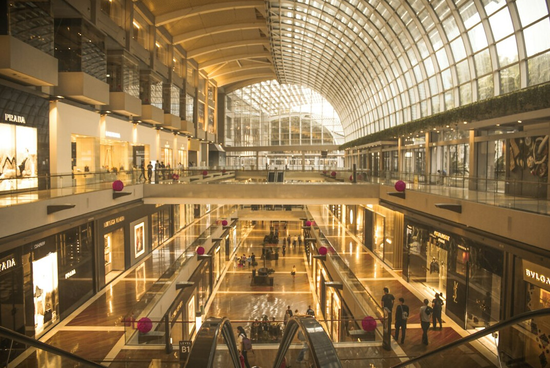 crowded shopping mall